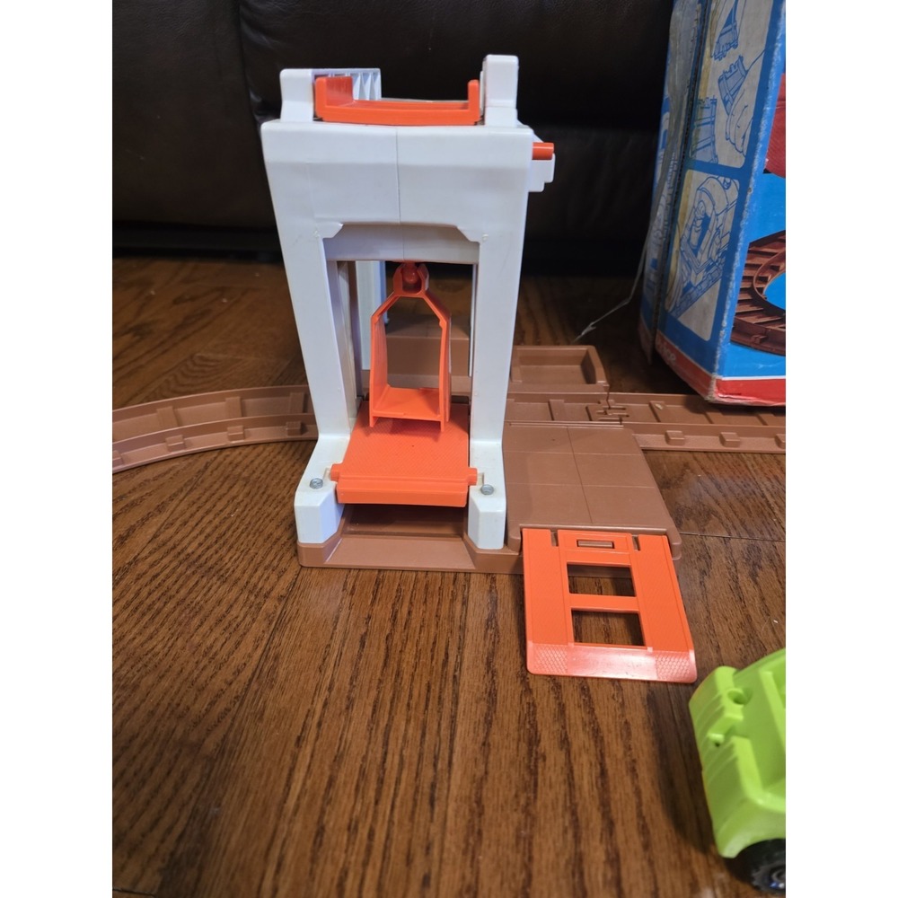 Fisher Price Little People Lift and Load Railroad #943 near complete - Picture 7 of 16